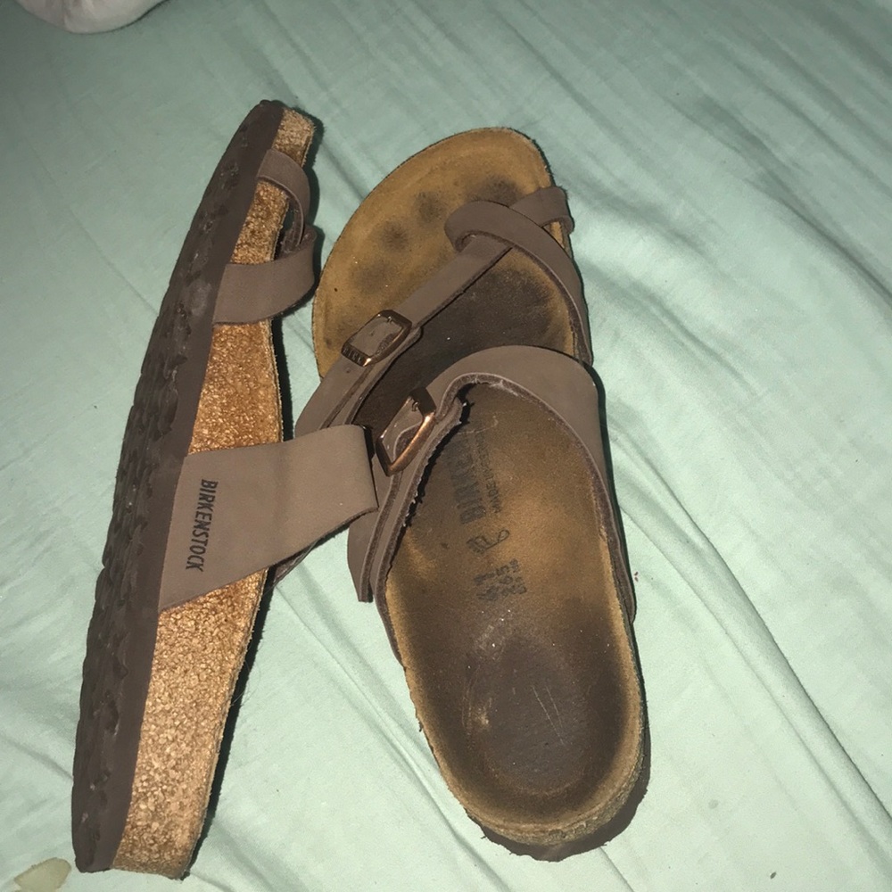 Brown toe Birkenstock’s 265